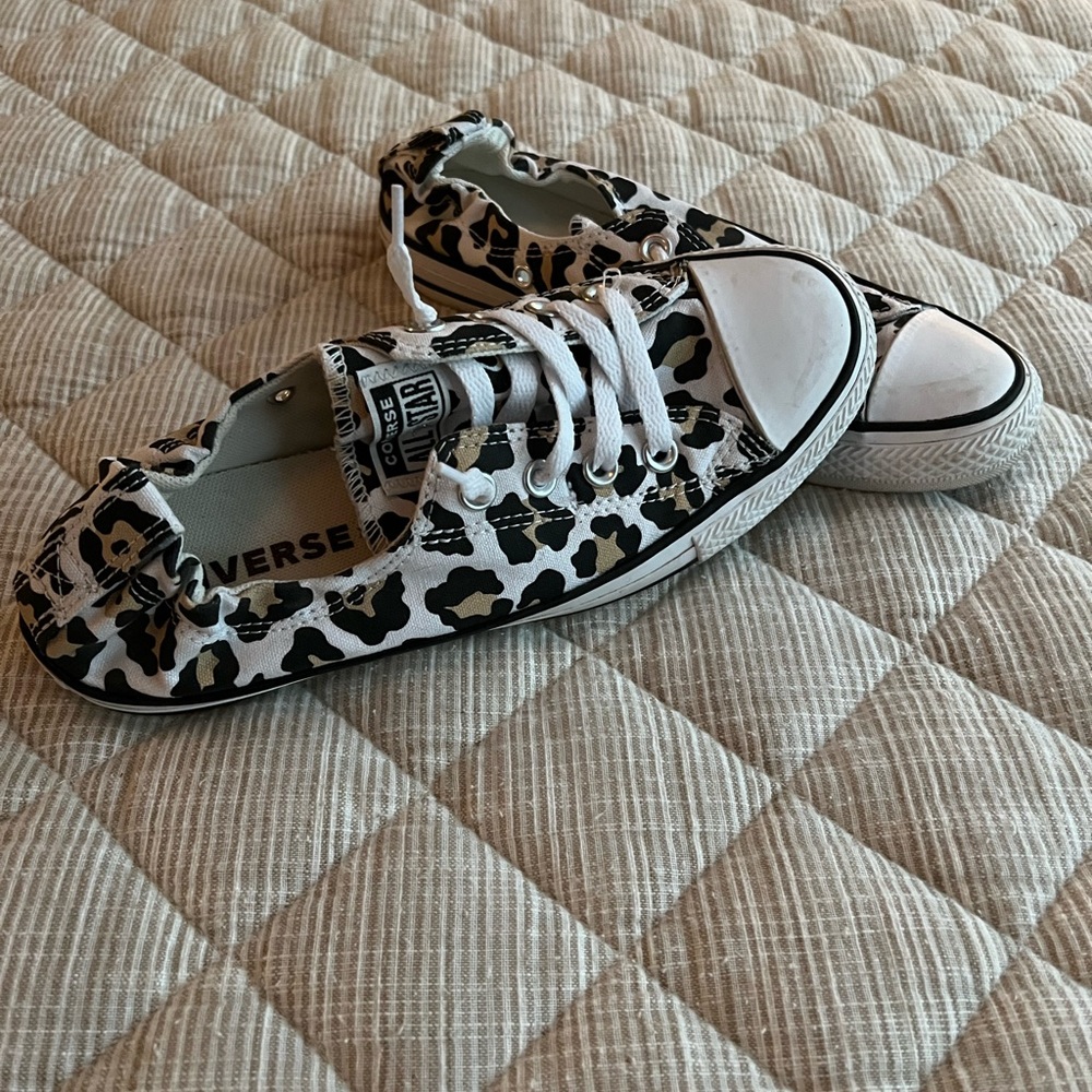 Converse women’s shoreline size 8
